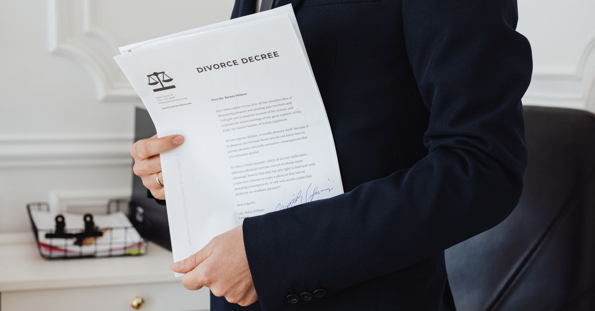 Certified Translation of Divorce Decrees for Foreign Registration